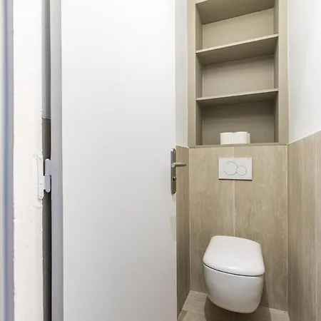 Place Leon Blum - Voltaire - 1 Bedroom Apartment *